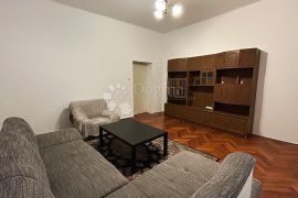 Svijetli Stan s Novom Fasadom -  74m2, Pula, Appartement