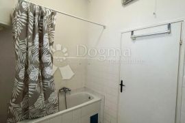 Svijetli Stan s Novom Fasadom -  74m2, Pula, Appartement