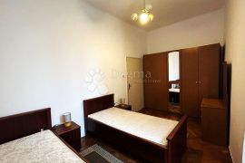 Svijetli Stan s Novom Fasadom -  74m2, Pula, Appartement