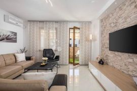 Drenova -kuća 126m2,dva stana ,kompletno adaptirana!!, Rijeka, House