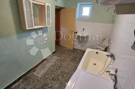 Prilika Kuća u Centru 240m2!, Ližnjan, House