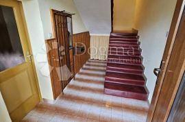 Prilika Kuća u Centru 240m2!, Ližnjan, House