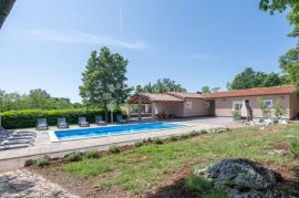 Prekrasna Villa sa prostranom okućnicom 9400 m², Labin, بيت