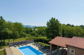 Prekrasna Villa sa prostranom okućnicom 9400 m², Labin, House