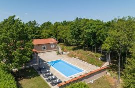 Prekrasna Villa sa prostranom okućnicom 9400 m², Labin, House