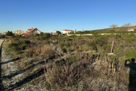 GRAĐEVINSKO ZEMLJIŠTE S POGLEDOM NA UZVISINI SUKOŠAN, Sukošan, Terra