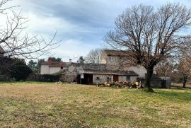 SVETI LOVREČ – atraktivno imanje u lijepom selu s pogledom na more, Sveti Lovreč, Ev