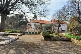 SVETI LOVREČ – atraktivno imanje u lijepom selu s pogledom na more, Sveti Lovreč, Ev