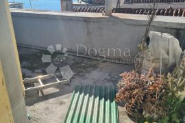 ŠIBENIK CENTAR  dvoetažni stan sa pogledom na more, Šibenik, Apartamento