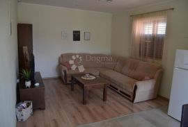 BILICE, ŠIBENIK jednosoban stan u prizemlju kuće 56 m2, Šibenik - Okolica, Apartamento