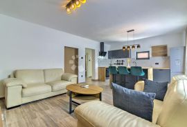 NOVI VINODOLSKI  NOVOUREĐENI APARTMAN, Novi Vinodolski, Stan