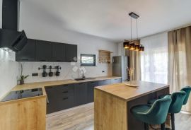 NOVI VINODOLSKI  NOVOUREĐENI APARTMAN, Novi Vinodolski, Stan