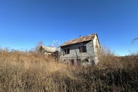 ŽITNIK GRAĐEVINSKO ZEMLJIŠTE 66332 M2 S 3 POSTOJEĆA OBJEKTA, Gospić - Okolica, أرض