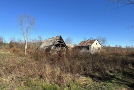 ŽITNIK GRAĐEVINSKO ZEMLJIŠTE 66332 M2 S 3 POSTOJEĆA OBJEKTA, Gospić - Okolica, أرض