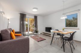 UHODANI BUSINESS S 1 KUĆOM I 6 APARTMANA, Poreč, Σπίτι