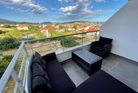 ODLIČAN APARTMAN 150M OD MORA, Seget, Kвартира