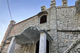 KAMENI \'\'DVORAC\'\' S POGLEDOM NA MORE, OMIŠ, Omiš, Casa