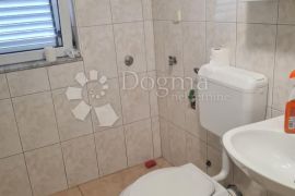 SRIMA, VODICE prekrasna apartmanska kuća, Vodice, Σπίτι