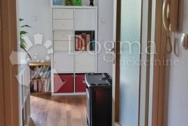 Prekrasan stan samo 300 m od Arene!, Pula, Appartment