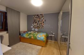 DVIJE STAMBENE JEDINICE NA ATRAKTIVNOJ LOKACIJI, Pula, Apartamento