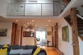 Dvoetažni stan u centru Zagreba, Donji Grad, Flat