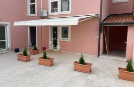 NOVIGRAD STAN U ODLIČNOJ ZGRADI, Novigrad, Apartamento