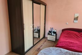 ŠIBENIK ŠUBIĆEVAC, prostrani stan sa velikom okućnicom, Šibenik, Apartamento