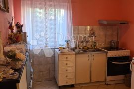 ŠIBENIK ŠUBIĆEVAC, prostrani stan sa velikom okućnicom, Šibenik, Apartamento