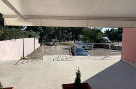 ODLIČAN POSLOVNI PROSTOR, Novigrad, Propiedad comercial