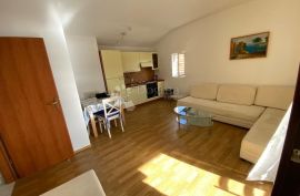 Kuća s 3 apartman, Tisno, Haus