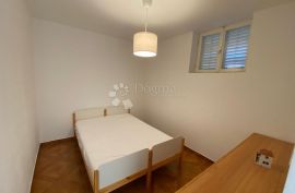 Kuća s 3 apartman, Tisno, Haus