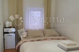 Kuća sa 3 apartmana - 40m od mora!, Posedarje, House