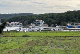 Građevinsko zemljište s pogledom na ACI Marinu, 738m2, Medulin, Zemljište