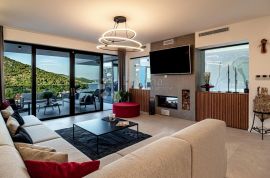 MARINA KOD TROGIRA – LUXUZNE VILLE LUCY ***** VILLA CHERRY, Marina, Famiglia