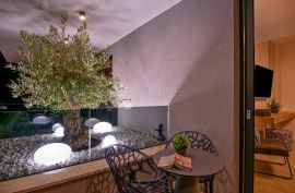 MARINA KOD TROGIRA – LUXUZNE VILLE LUCY ***** VILLA PLUM, Marina, Kuća