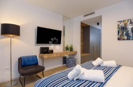 MARINA KOD TROGIRA – LUXUZNE VILLE LUCY ***** VILLA PLUM, Marina, Kuća