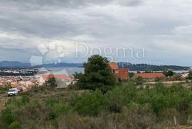 GRAĐEVINSKO ZEMLJIŠTE S POGLEDOM NA MORE, VODICE, Vodice, Tierra