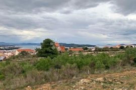 GRAĐEVINSKO ZEMLJIŠTE S POGLEDOM NA MORE, VODICE, Vodice, Tierra