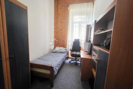 Stan u centu grada s dvorištem, Pula, Appartement