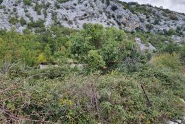 U Omiškom zaleđu Roh-Bau kuća i zemljište, Omiš, Дом