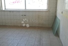 POSLOVNI PROSTOR 88 m2-ULIČNI NA TOP LOKACIJI!!!, Donji Grad, Commercial property