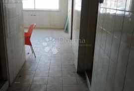 POSLOVNI PROSTOR 88 m2-ULIČNI NA TOP LOKACIJI!!!, Donji Grad, Commercial property