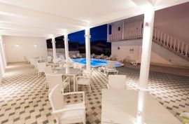 Apartmanska kuća s bazenom, Trogir, Σπίτι