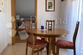 Apartmanska kuća s bazenom, Trogir, Σπίτι