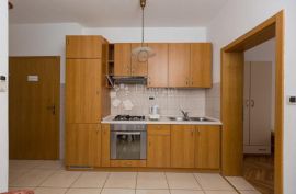 Apartmanska kuća s bazenom, Trogir, Σπίτι