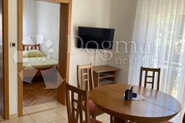 Apartmanska kuća s bazenom, Trogir, Σπίτι