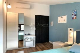 ROVINJ - PREKRASAN TROSOBNI STAN S VELIKOM TERASOM, Rovinj, Appartement