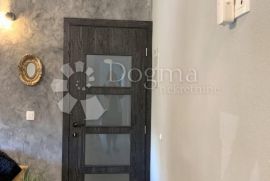 ROVINJ - PREKRASAN TROSOBNI STAN S VELIKOM TERASOM, Rovinj, Appartement