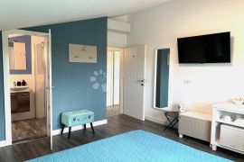 ROVINJ - PREKRASAN TROSOBNI STAN S VELIKOM TERASOM, Rovinj, Appartement