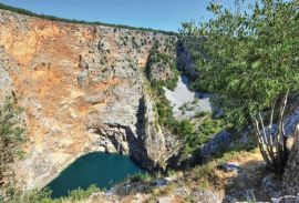 PREKRASNA VILA S BAZENOM, Zmijavci, Kuća